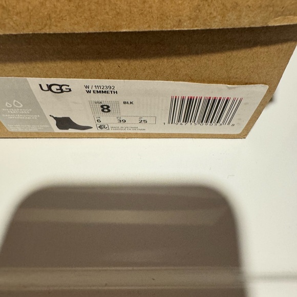 Ugg Waterproof Booties. Size 8 - Picture 4 of 4